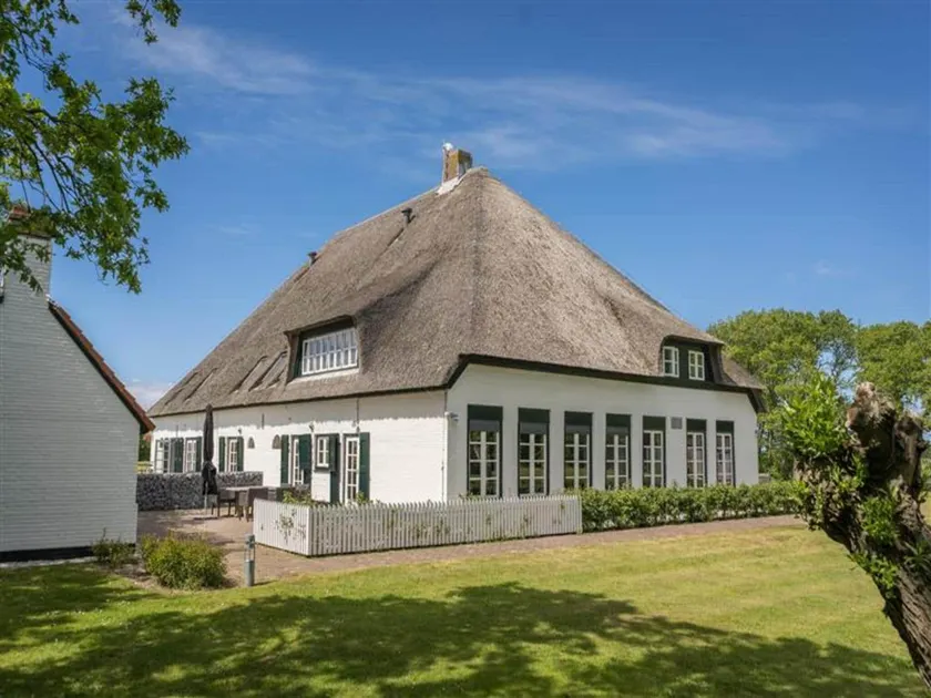 Great Farmhouse in De Cocksdorp with Garden - Image 1