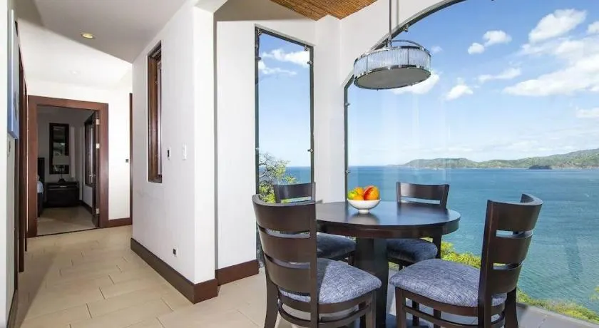 360 Splendor 101A Ocean View Breakfast - Image 1