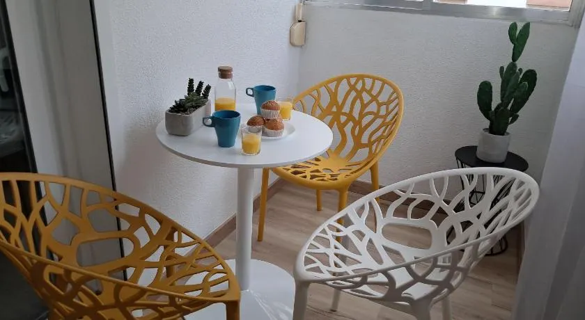 TrendyHomes El Puerto de Almería, próximo Playa y Centro,3 HAB, Espacioso, Familias, Wifi - Image 1