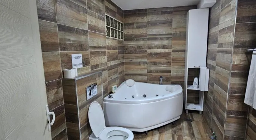 Apartman Viktor 2 Jacuzzi - Image 1