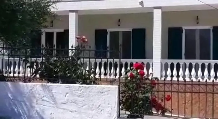 Kouros Villa Apartments - Image 1