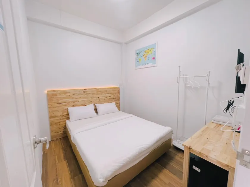 latitude 14 Room & breakfast - Image 1