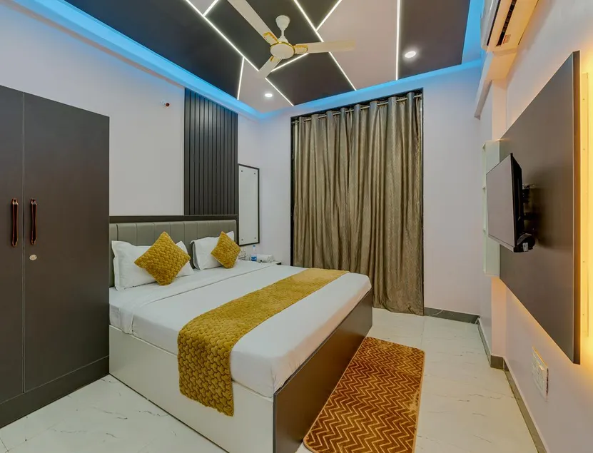 Hotel Majestic Royal Akkalkot - Image 1