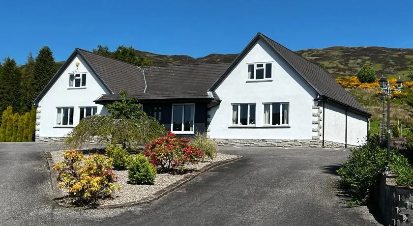 Springburn Farmhouse - Image 1