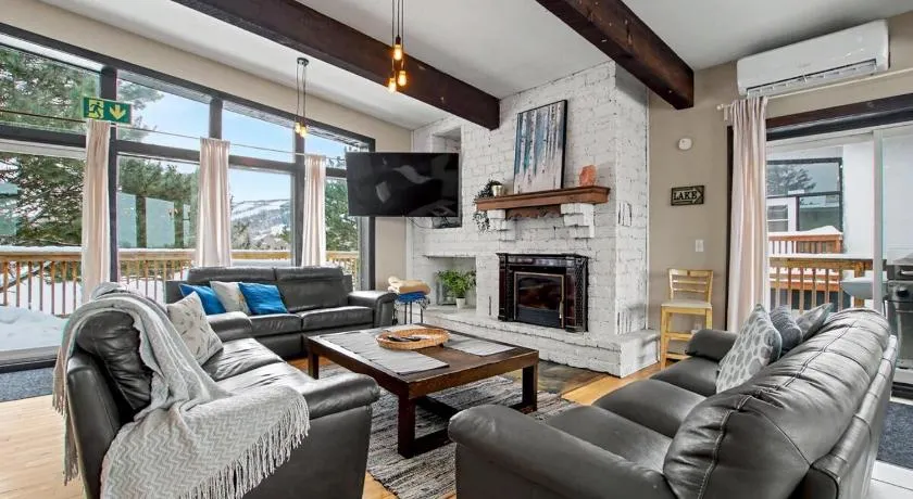 Northview-Blue Mountain-Sauna-Firepit-Balcony-Parking - Image 1