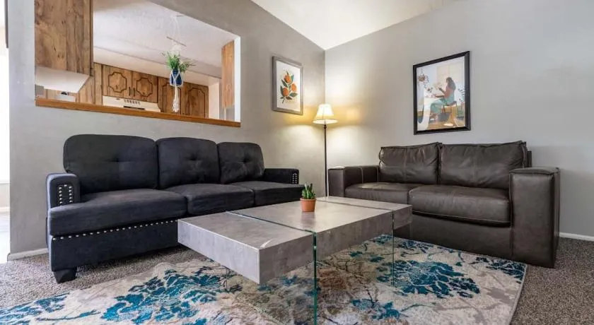 Spacious Pet Friendly Retreat - Image 1