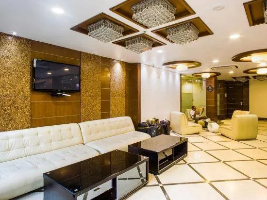 FabHotel Emerald - Image 1