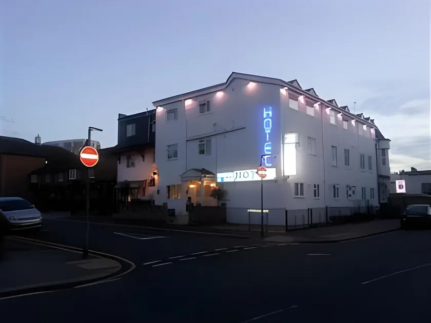 Barking Park Hotel - Image 1