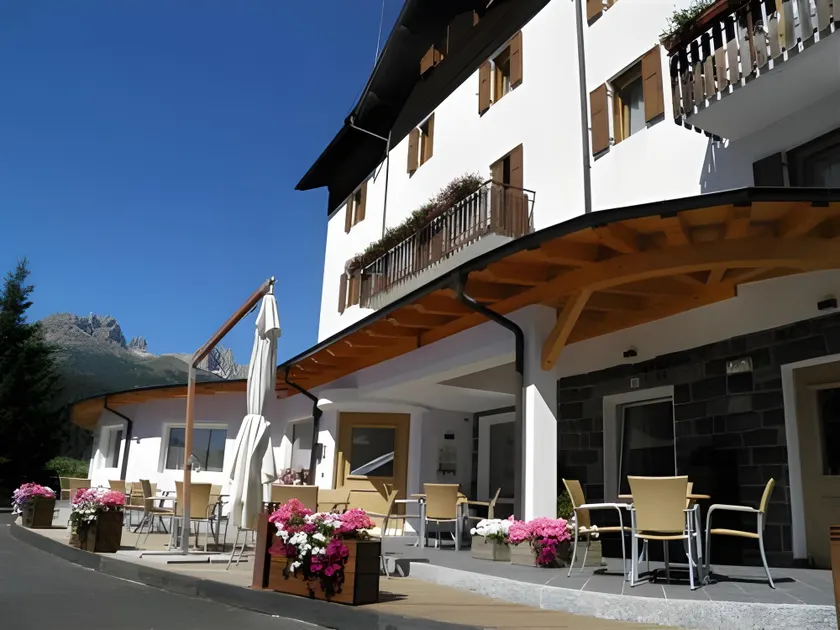 Ciasa Alpina Relax Hotel - Image 1
