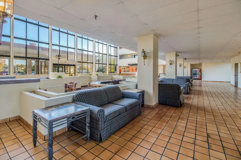 Clarion Hotel Convention Center Jackson Northwest - Image 1