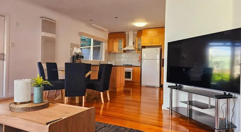 Tranquil and cosy guest house - Image 1