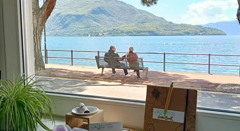 Lake Como PORTO VECCHIO - Charming Lakefront Apartment in the Heart of Domaso - Image 1