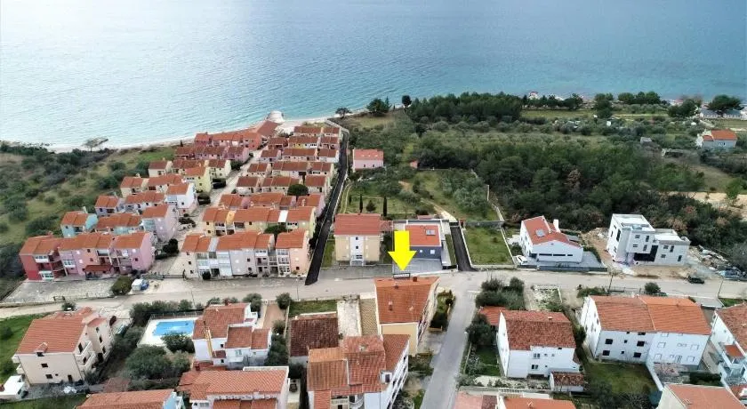 Coastal Comfort Family Apartment - Image 1