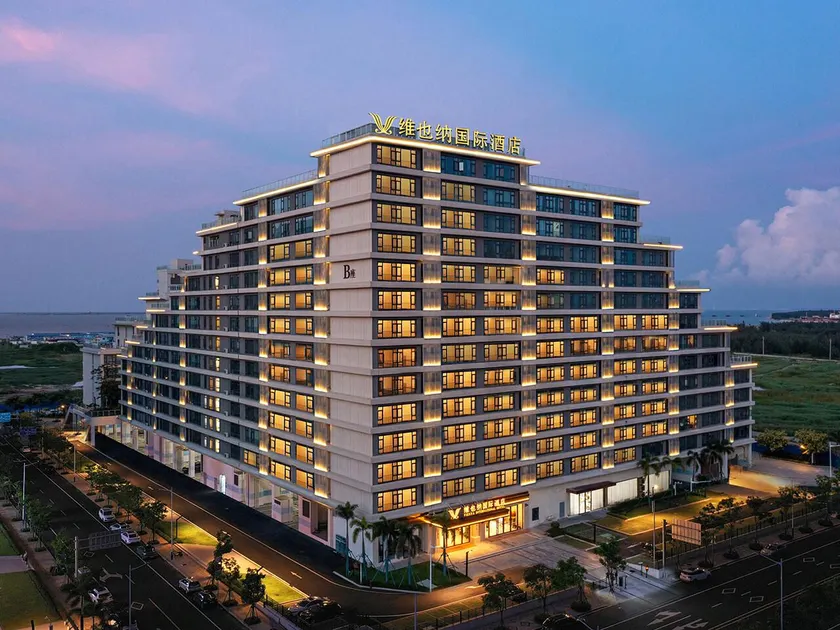 Vienna International Hotel Haikou Qilou Old Street Xinbu Island - Image 1