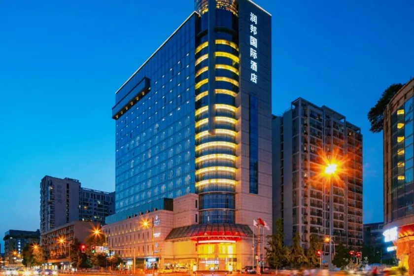 Rainbird Hotel - Image 1