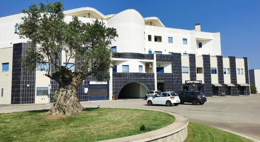 La Maison Latina Guest House - Image 1