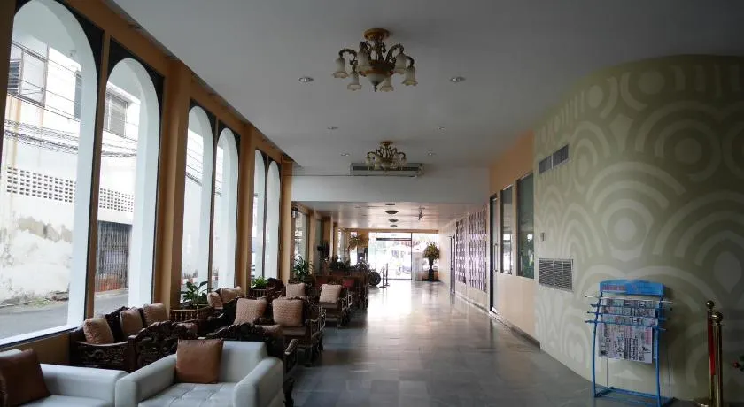 Roma Hotel - Image 1