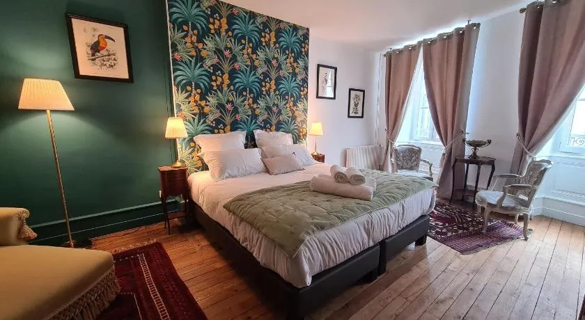 Chambre spacieuse avec grand lit et salle d'eau privée, petit-déjeuner inclus - Châteauroux - FR-1-591-601 - Image 1