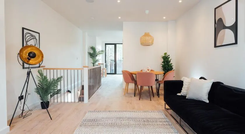 Luxurious & Modern London Apartment in Honor Oak - Image 1