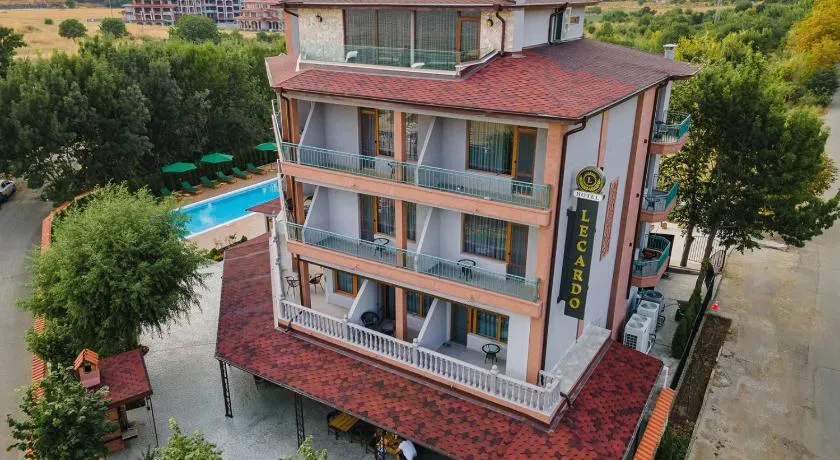 Lecardo Hotel - Image 1