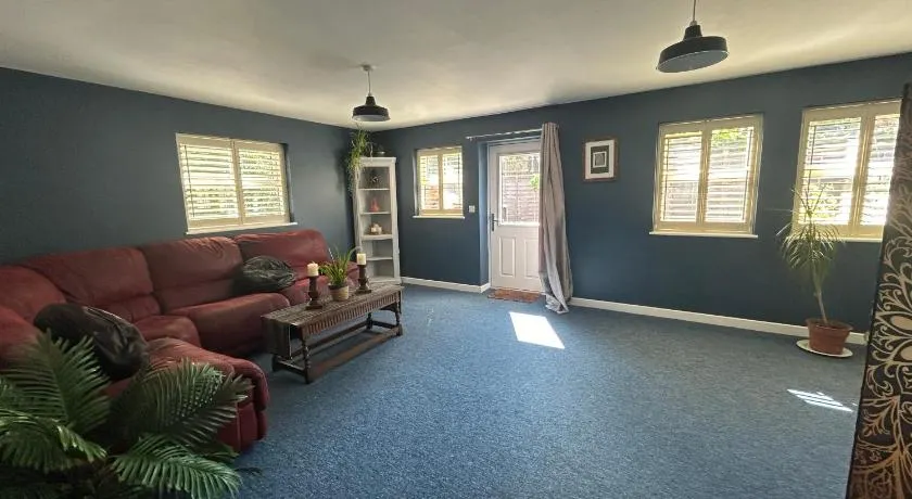 Cozy Double Room Yeovil Town Centre - Image 1