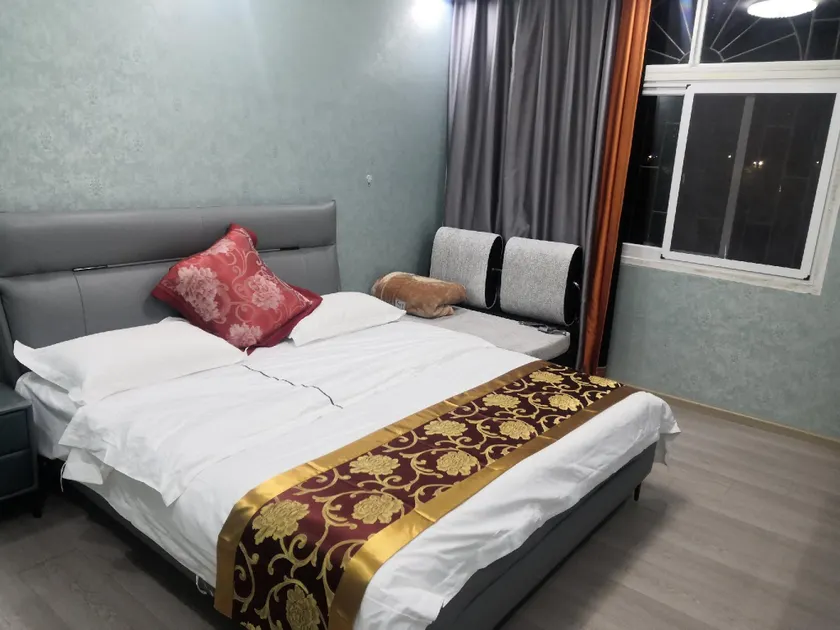 Huachen Hotel - Image 1