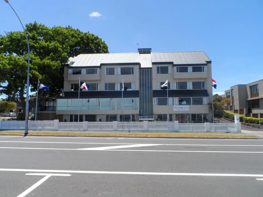 Tui Oaks Motel - Image 1