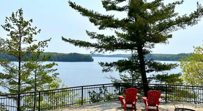 Lakefront Retreat Hot Tub Outdoor Sauna Dock Swim Stunning Views! - Image 1