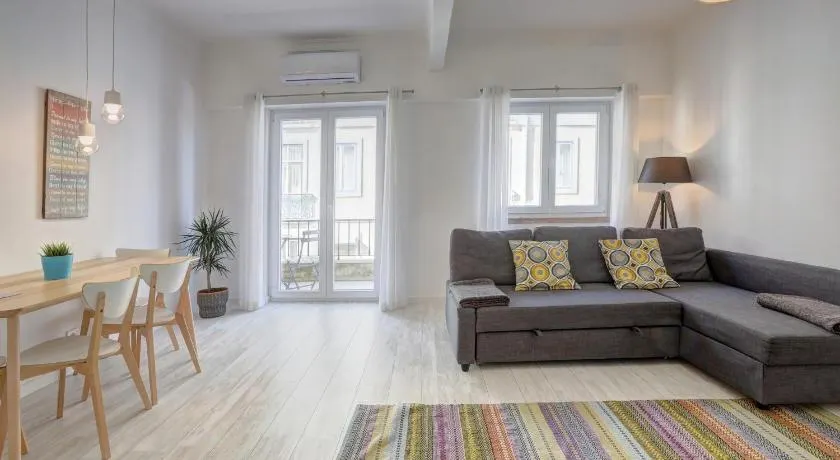 Mouraria House Central and Quiet with a Balcony - Image 1