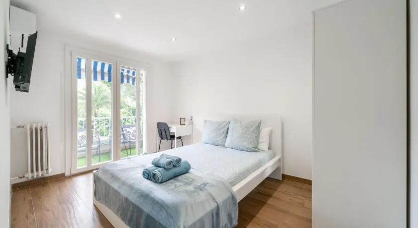 Modern apartment, steps from tramway - Image 1