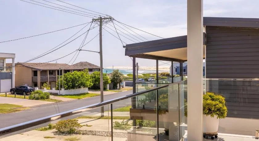 «Walk on Birubi», 1/40 Ocean Ave - Animaux acceptés, WIFI, Parking pour bateaux et vues sur l'eau lointaine - Image 1