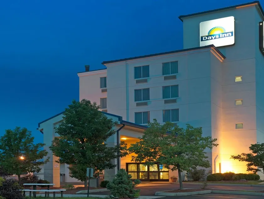 SpringHill Suites by Marriott Pittsburgh Airport - Image 1