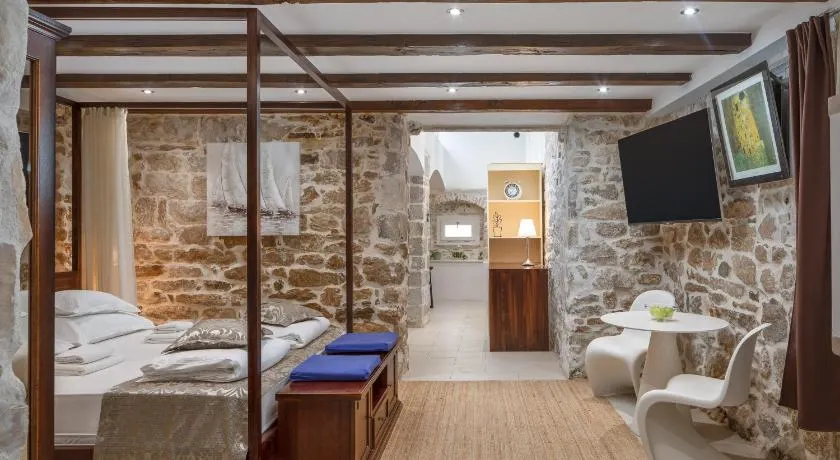 Awesome Stone House - Image 1