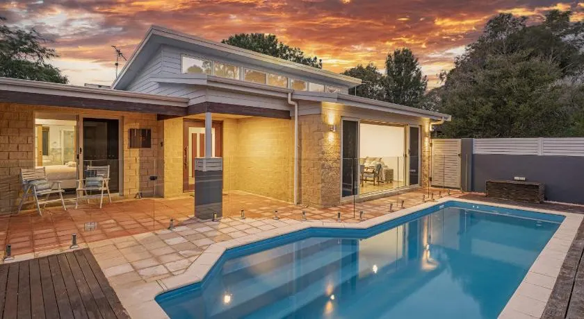 Peaceful Peron - outdoor pool, close to beach - Image 1