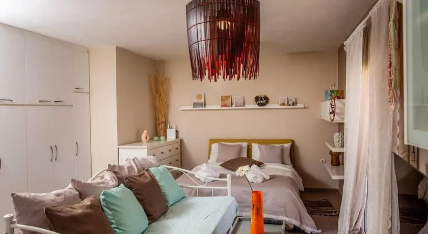 Downtown Lavrio Port Cozy Apt - Image 1