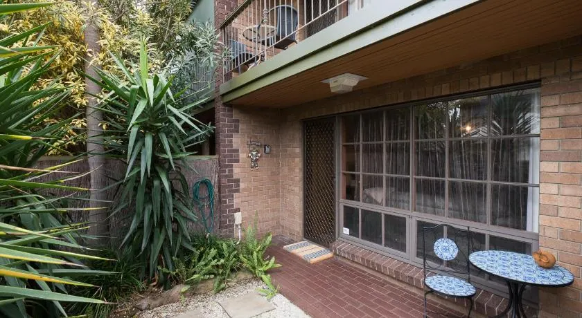 Glenelg North " Home Away From Home" - Image 1