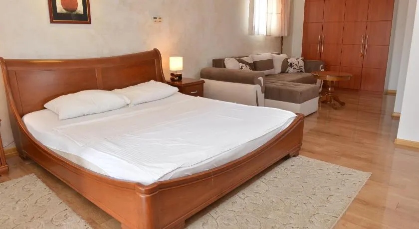 Apartment and Rooms In Club - Image 1