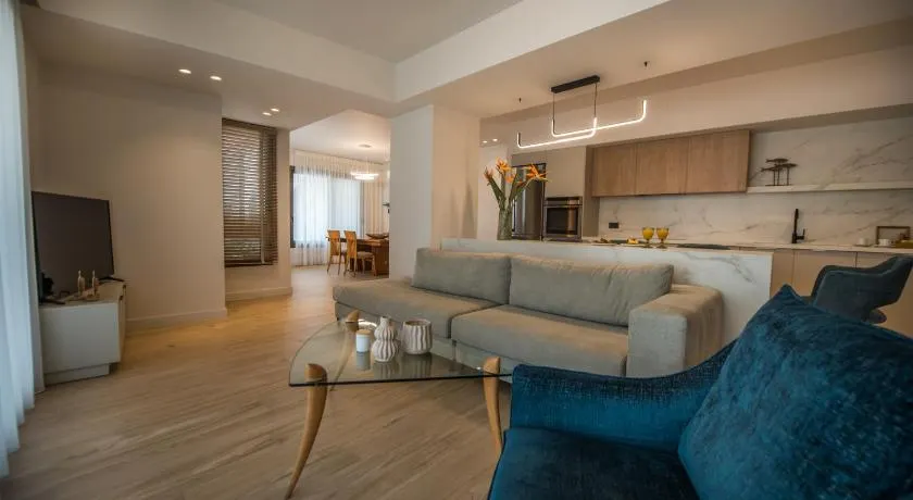 Arvacay Luxury Home - Image 1