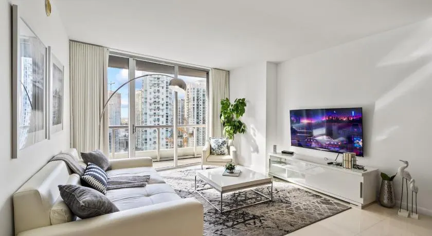 Modern High Rise One Bedroom at Icon Brickell (W) - Image 1