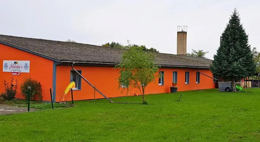 Family apartment in Bleyen-Genschmar - Image 1