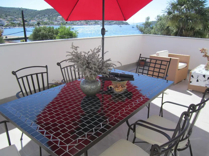 Apartment Deni A2 Vinisce, Riviera Trogir - Image 1
