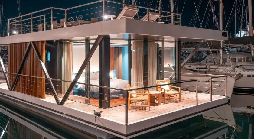 Marina Suite - Image 1