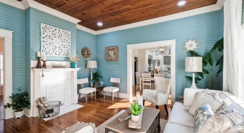 Historic Vibes, Modern Comfort - Image 1