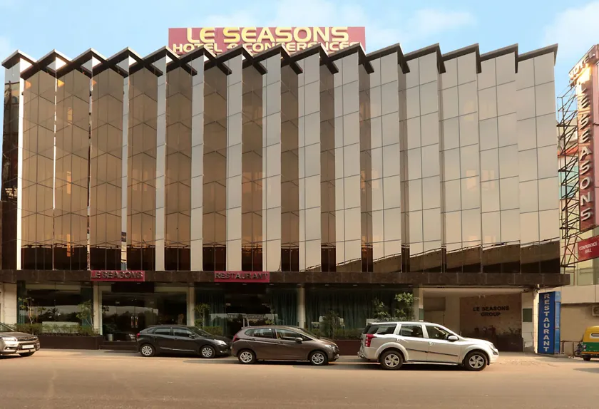 Airport Hotel Le Seasons New Delhi - Image 1