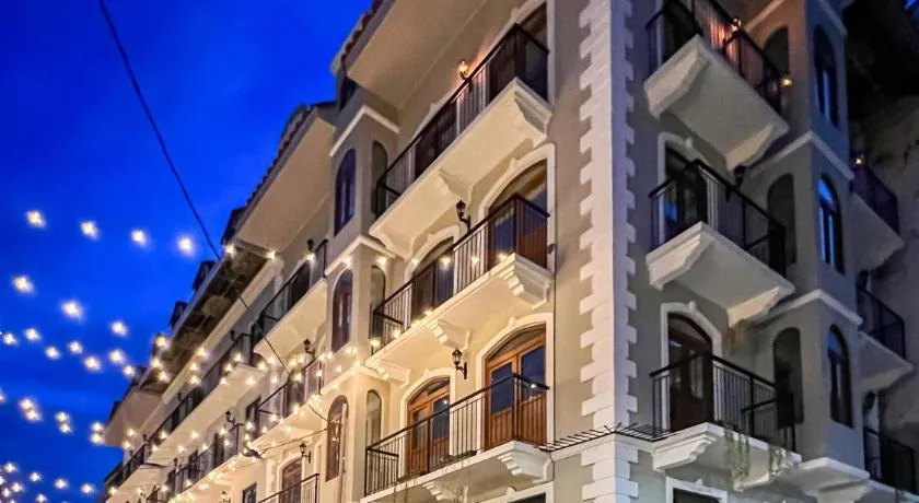 La Cuadra Apartments by AcoModo - Image 1
