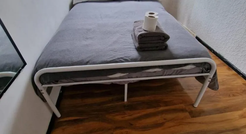 Rooms in London - Image 1