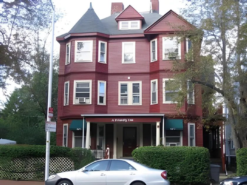 A Friendly Inn at Harvard - Image 1
