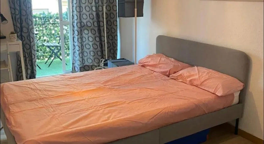 Apartamento de habitaciones privadas en el centro de Málaga - Image 1