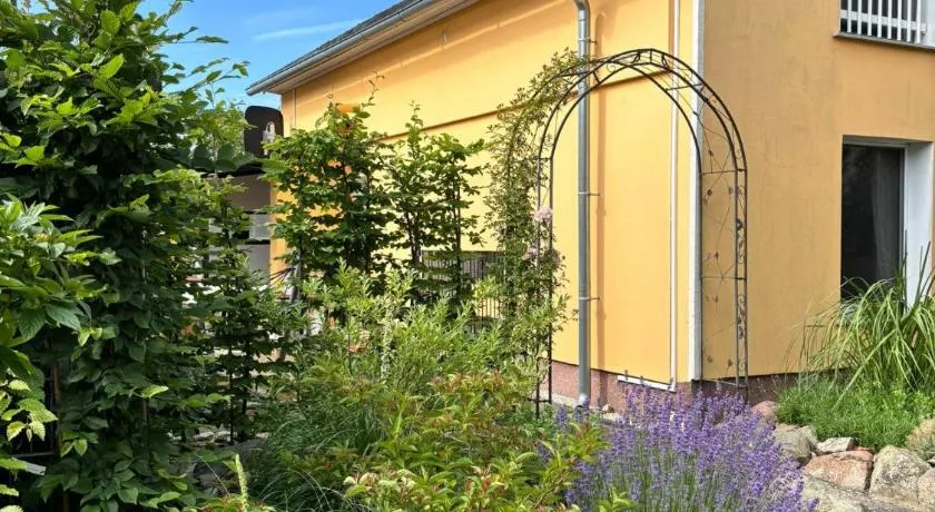 Ferienwohnung 'Mien Lüttes Glück' mit privater Terrasse, privatem Garten und WLAN - Image 1