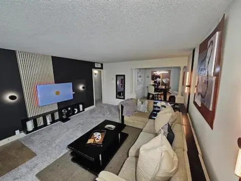 Saltwater Pool 2BR Near Galleria Walkable, Stylish & Central Marquee Uptown - Image 1